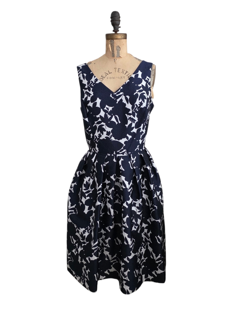 Tahari Navy and White Floral V-Neck Fit-and-Flare Dress 12 NWT